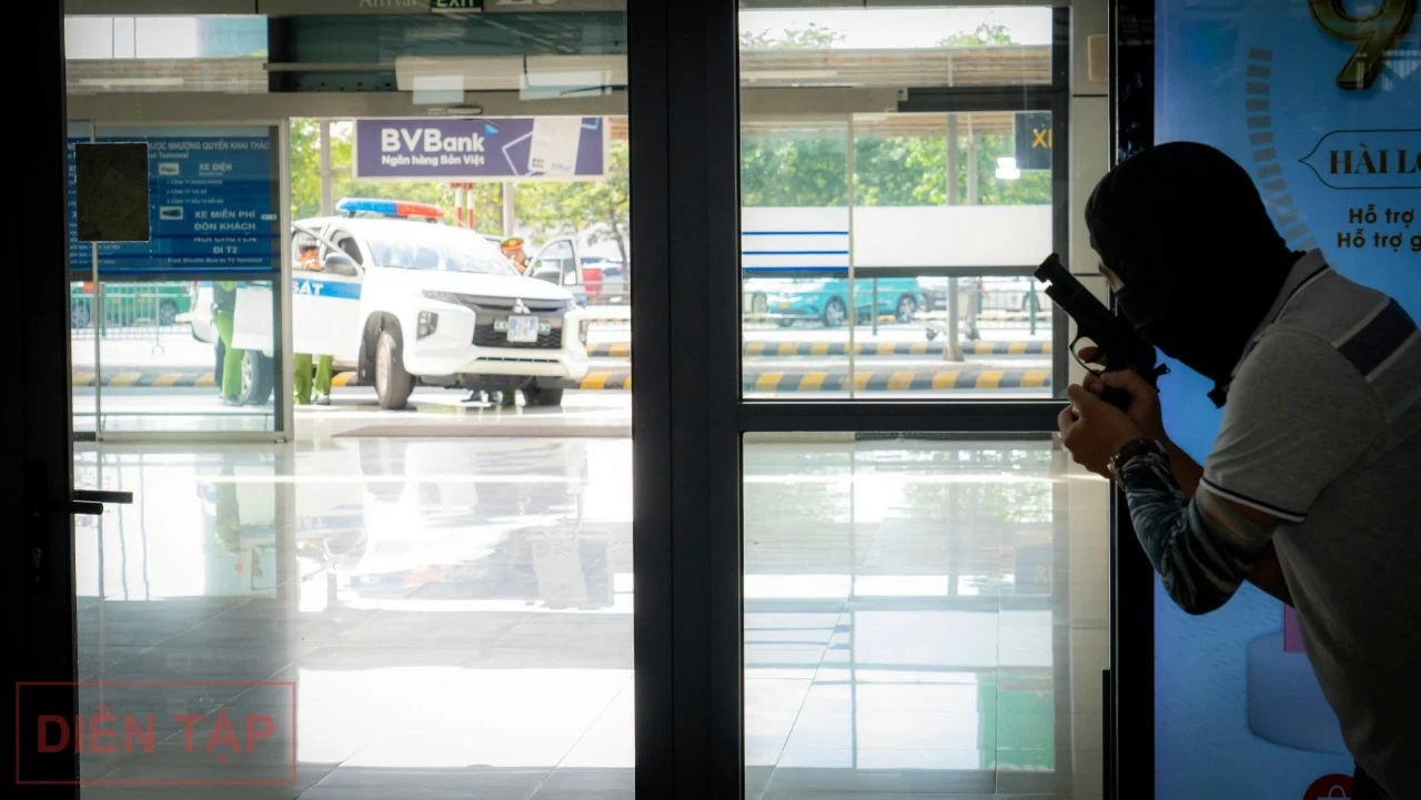 Hình ảnh diễn tập khẩn nguy an ninh năm 2024 tại Cảng HKQT Nội Bài Hình ảnh diễn tập khẩn nguy an ninh năm 2024 tại Cảng Hàng không Quốc tế Nội Bài