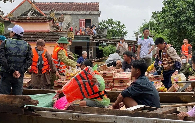 Cứu trợ khẩn cấp người dân Quảng Bình bị thiệt hại nặng nề bởi cơn bão số 6 Cứu trợ khẩn cấp người dân Quảng Bình bị thiệt hại nặng nề bởi cơn bão số 6