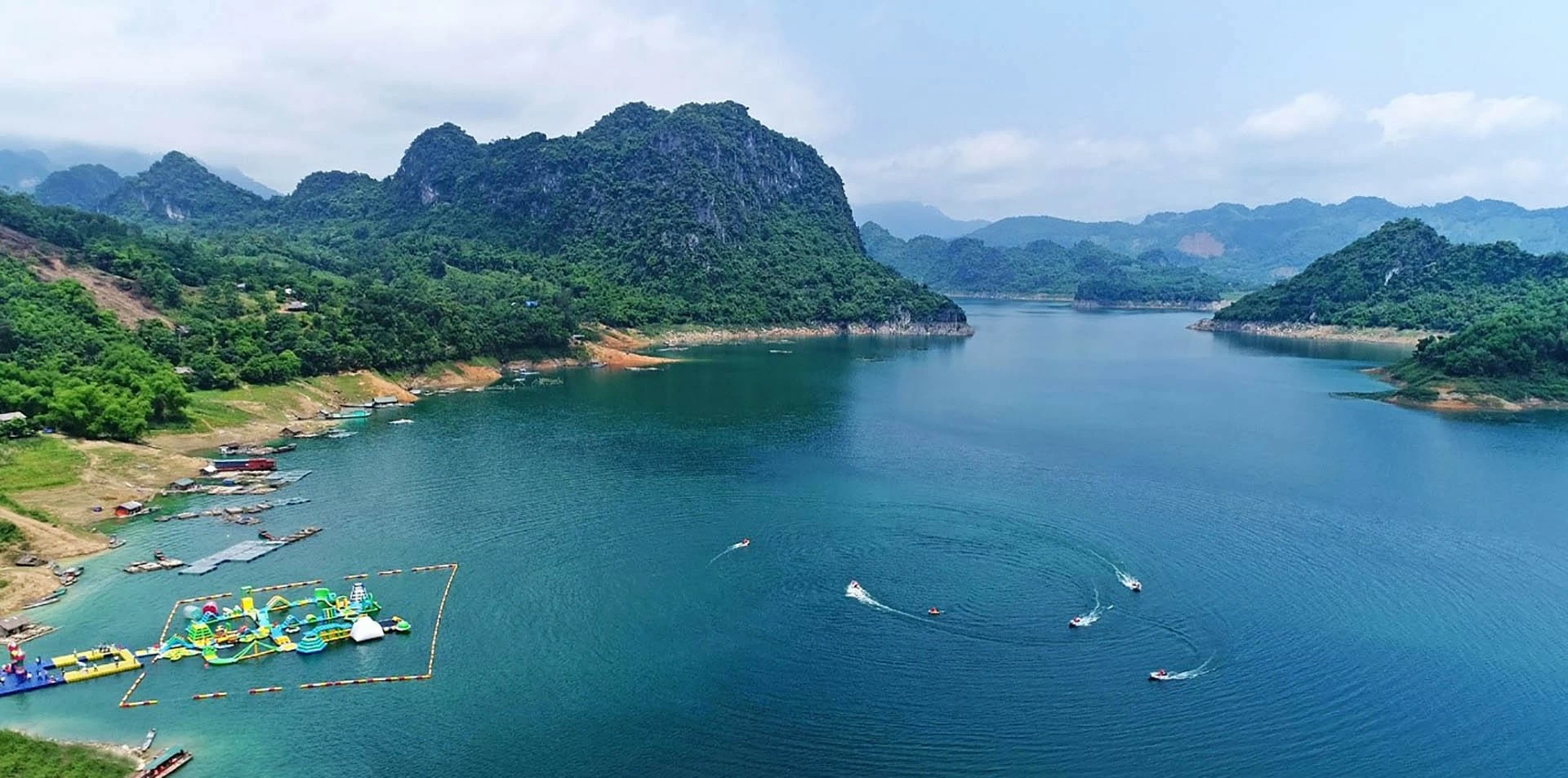 Hồ Hòa Bình. (Nguồn: Báo điện tử Đảng Cộng sản) Hồ Hòa Bình. (Nguồn: Báo điện tử Đảng Cộng sản)