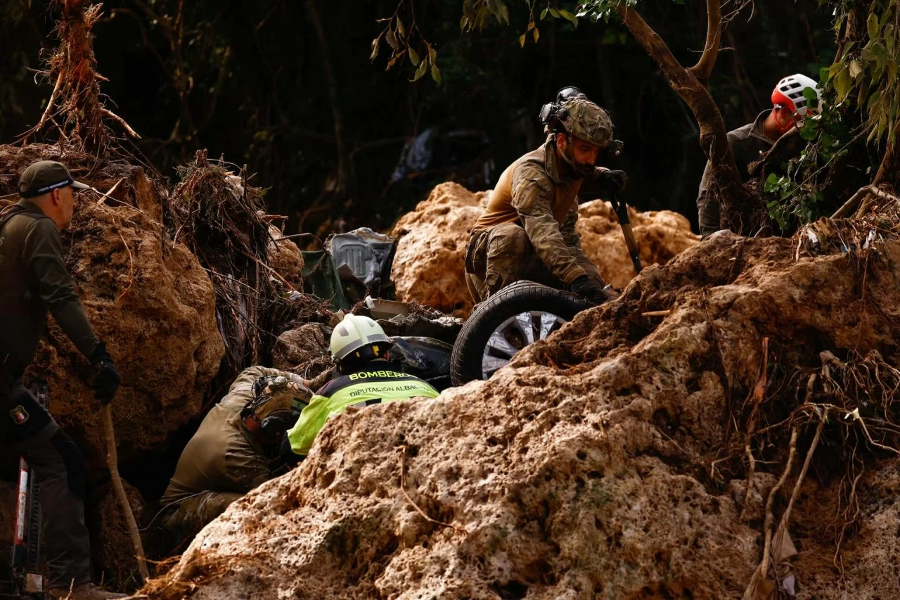 Khung cảnh ngổn ngang sau trận lũ quét kinh hoàng ở Tây Ban Nha Khung cảnh ngổn ngang sau trận lũ quét kinh hoàng ở Tây Ban Nha