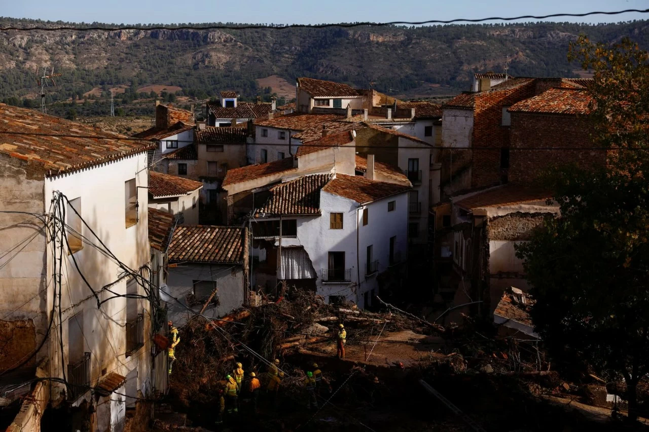 Khung cảnh ngổn ngang sau trận lũ quét kinh hoàng ở Tây Ban Nha Khung cảnh ngổn ngang sau trận lũ quét kinh hoàng ở Tây Ban Nha