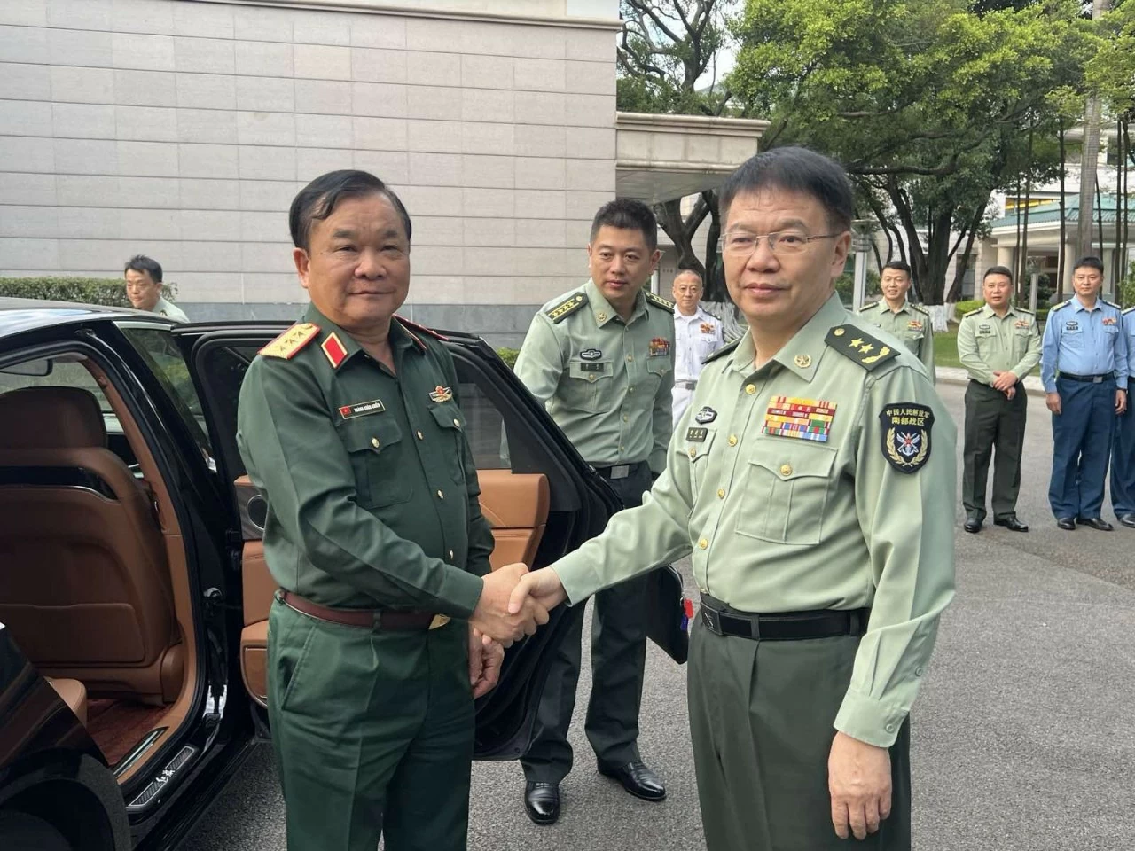 Đoàn đại biểu cấp cao Bộ Quốc phòng Việt Nam thăm làm việc tại Tỉnh Quảng Đông, Trung Quốc Đoàn đại biểu cấp cao Bộ Quốc phòng Việt Nam thăm làm việc tại Tỉnh Quảng Đông, Trung Quốc