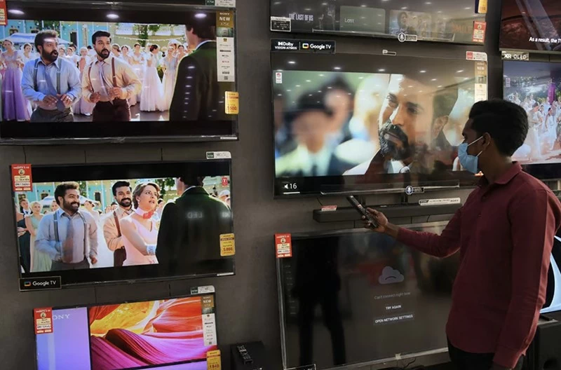 Một phòng trưng bày TV ở Chennai. Ảnh: AFP Một phòng trưng bày TV ở Chennai. Ảnh: AFP
