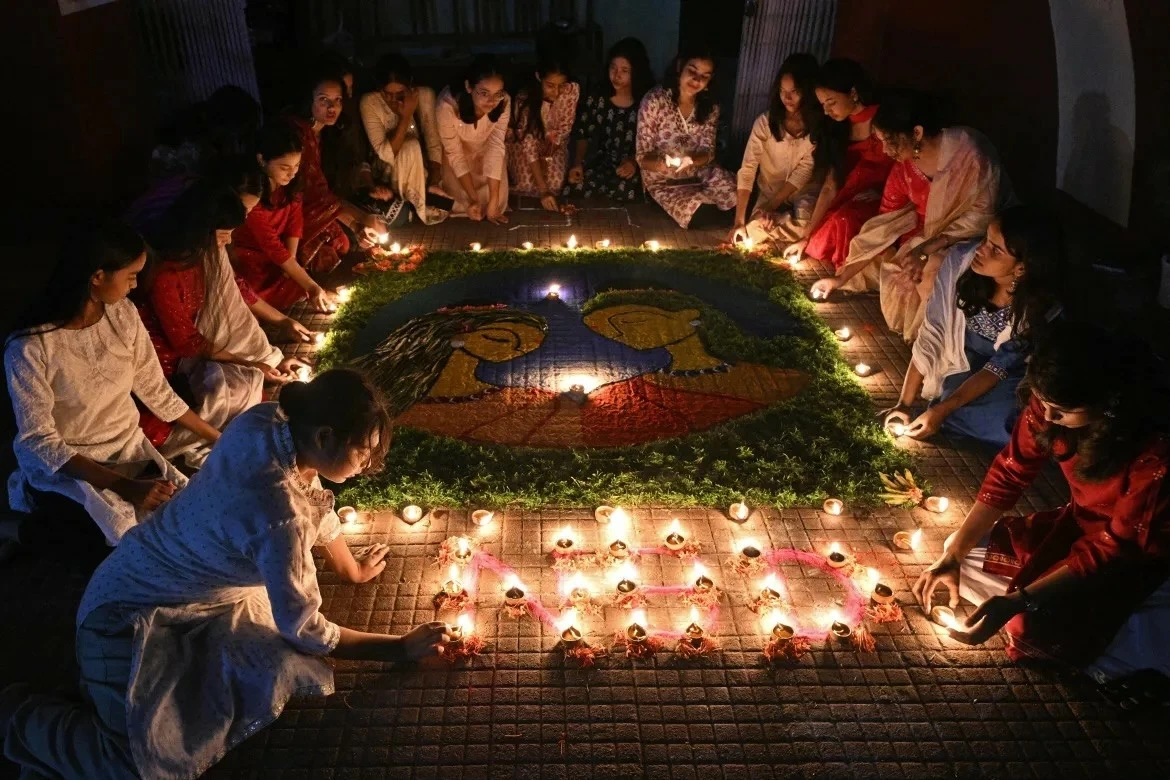 Hàng triệu người Ấn Độ tưng bừng đón lễ hội Diwali Hàng triệu người Ấn Độ tưng bừng đón lễ hội Diwali