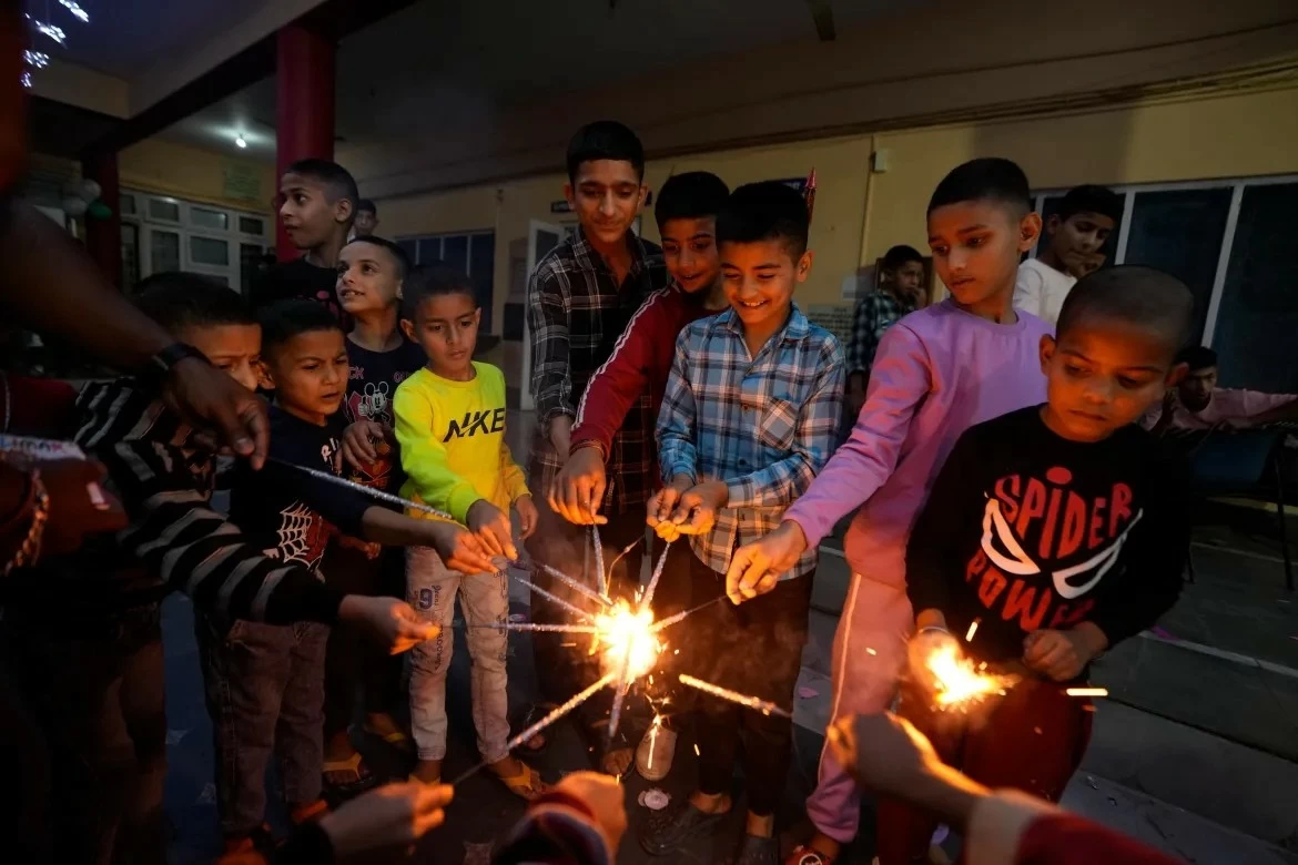 Hàng triệu người Ấn Độ tưng bừng đón lễ hội Diwali Hàng triệu người Ấn Độ tưng bừng đón lễ hội Diwali