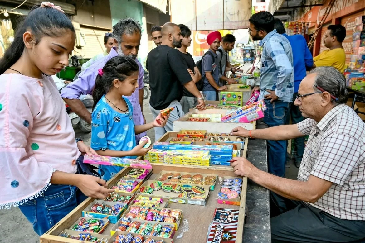 Hàng triệu người Ấn Độ tưng bừng đón lễ hội Diwali Hàng triệu người Ấn Độ tưng bừng đón lễ hội Diwali