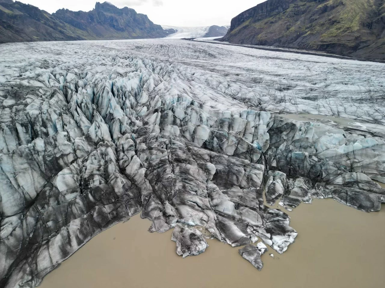 Du lịch Iceland: Trầm trồ trước khung cảnh siêu thực như hành tinh lạ ở vùng đất lửa và băng Du lịch Iceland: Trầm trồ trước khung cảnh siêu thực như hành tinh lạ ở vùng đất lửa và băng