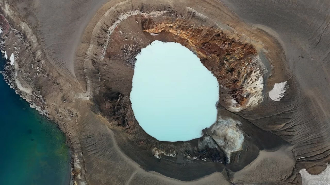 Du lịch Iceland: Trầm trồ trước khung cảnh siêu thực như hành tinh lạ ở vùng đất lửa và băng Du lịch Iceland: Trầm trồ trước khung cảnh siêu thực như hành tinh lạ ở vùng đất lửa và băng