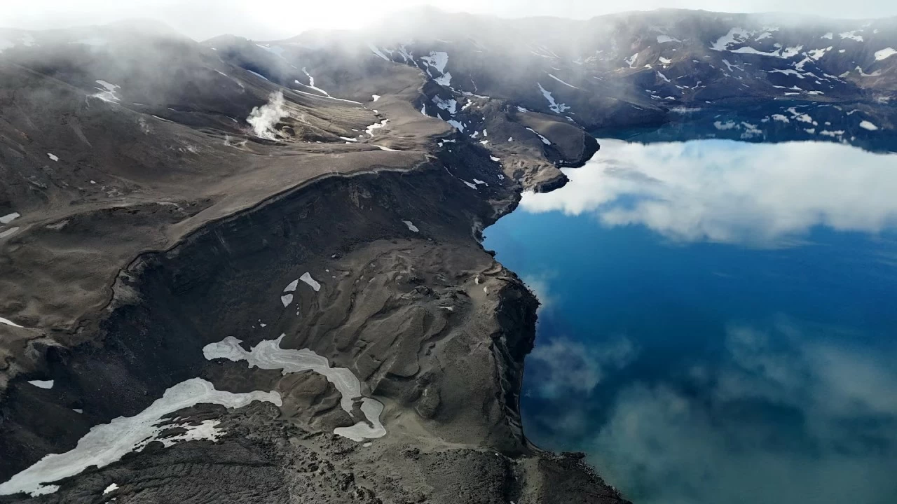 Du lịch Iceland: Trầm trồ trước khung cảnh siêu thực như hành tinh lạ ở vùng đất lửa và băng Du lịch Iceland: Trầm trồ trước khung cảnh siêu thực như hành tinh lạ ở vùng đất lửa và băng