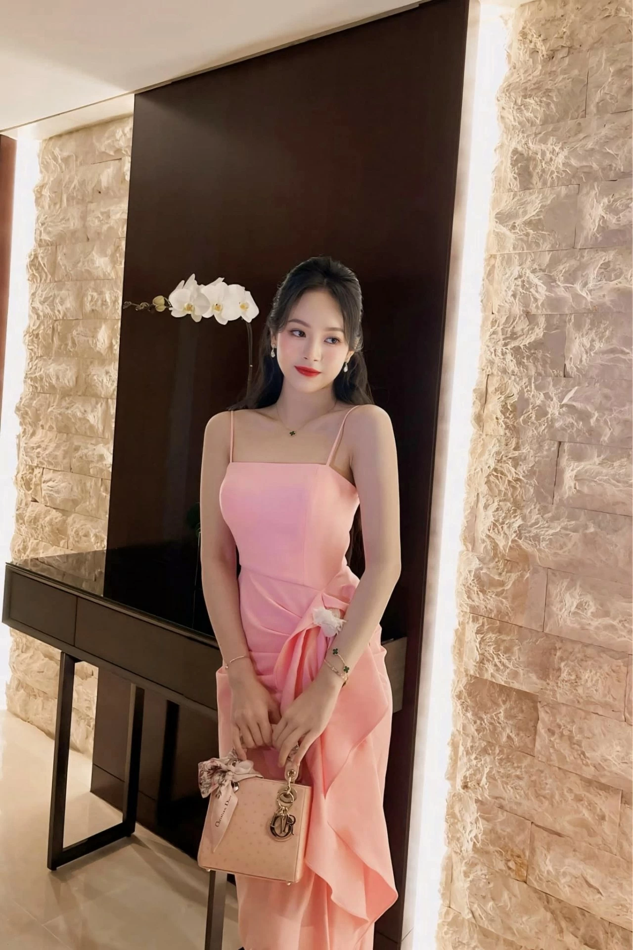 Á hậu Trịnh Thùy Linh Á hậu Trịnh Thùy Linh