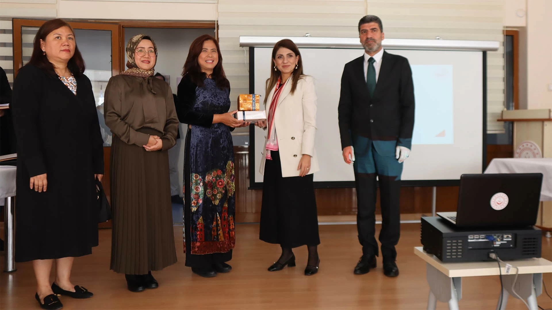 Hội phụ nữ ASEAN tại Ankara tổ chức hoạt động thiện nguyện Hội phụ nữ ASEAN tại Ankara tổ chức hoạt động thiện nguyện