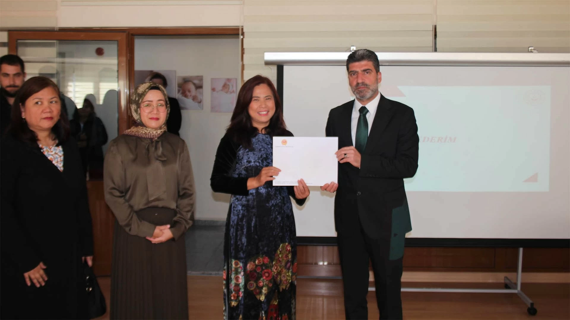 Hội phụ nữ ASEAN tại Ankara tổ chức hoạt động thiện nguyện Hội phụ nữ ASEAN tại Ankara tổ chức hoạt động thiện nguyện