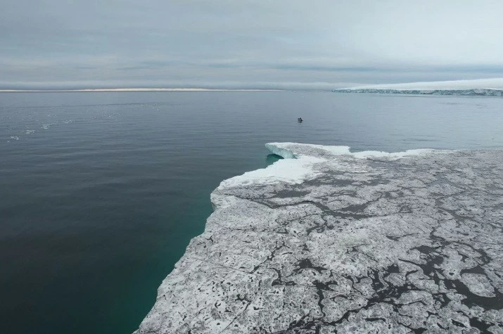 Một hòn đảo ở Bắc Cực hoàn toàn biến mất do băng tan chảy Một hòn đảo ở Bắc Cực hoàn toàn biến mất do băng tan chảy