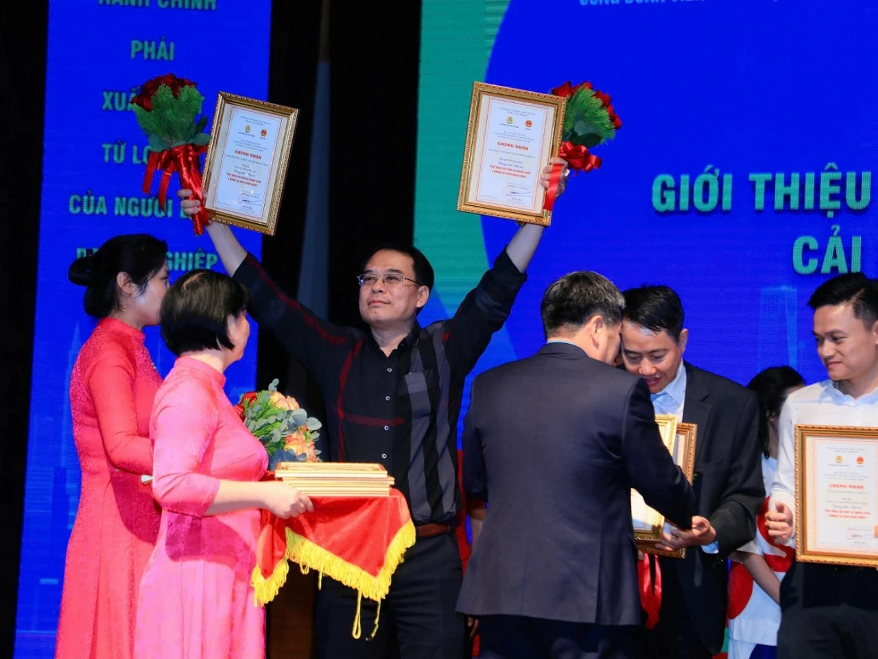 Công đoàn Bộ Ngoại giao tham dự Hội thi Giới thiệu mô hình và thuyết minh ý tưởng cải cách hành chính năm 2024 Công đoàn Bộ Ngoại giao tham dự Hội thi Giới thiệu mô hình và thuyết minh ý tưởng cải cách hành chính năm 2024