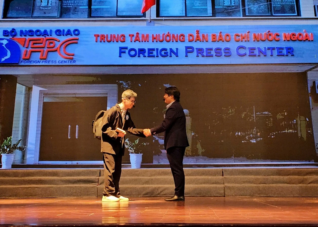 Công đoàn Bộ Ngoại giao tham dự Hội thi Giới thiệu mô hình và thuyết minh ý tưởng cải cách hành chính năm 2024 Công đoàn Bộ Ngoại giao tham dự Hội thi Giới thiệu mô hình và thuyết minh ý tưởng cải cách hành chính năm 2024