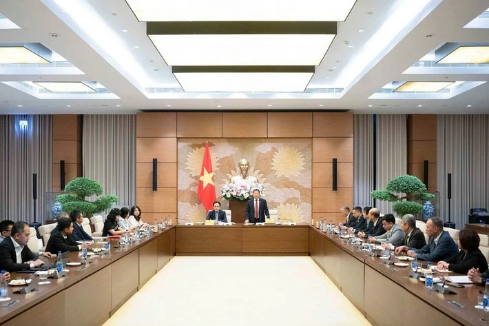 Toàn cảnh buổi làm việc. (Nguồn: daibieunhandan.vn) Toàn cảnh buổi làm việc. (Nguồn: daibieunhandan.vn)