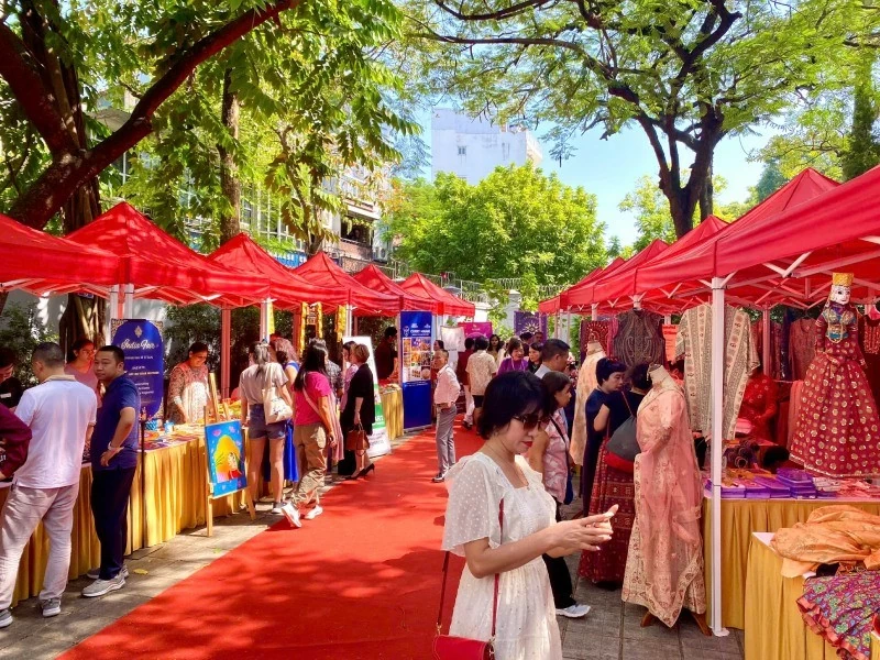 Từ sắc phục sari tới món cà ri: Trải nghiệm đất nước Ấn Độ thu nhỏ tại Việt Nam Từ sắc phục sari tới món cà ri: Trải nghiệm đất nước Ấn Độ thu nhỏ tại Việt Nam