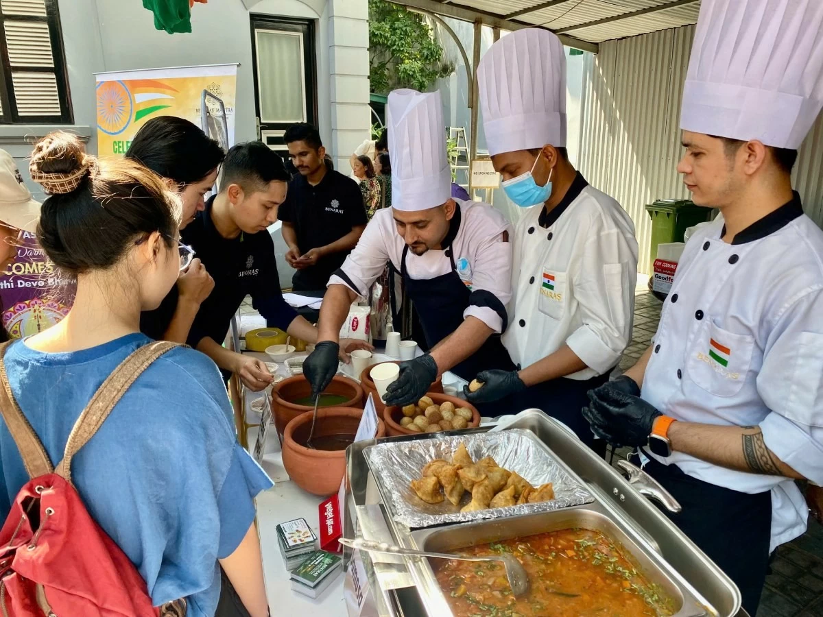 Từ sắc phục sari tới món cà ri: Trải nghiệm đất nước Ấn Độ thu nhỏ tại Việt Nam Từ sắc phục sari tới món cà ri: Trải nghiệm đất nước Ấn Độ thu nhỏ tại Việt Nam