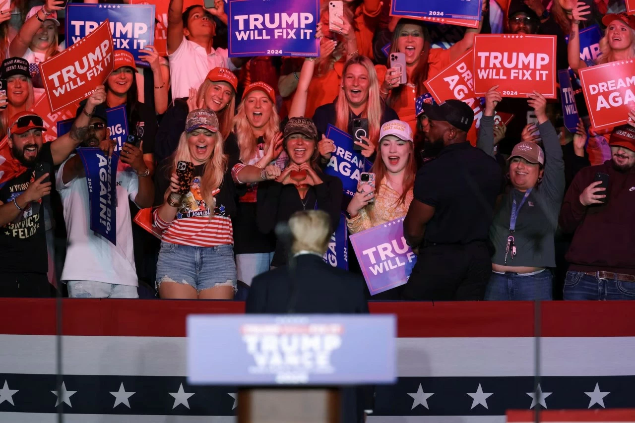 Không khí ‘nóng hừng hực’ của tuần cuối chiến dịch tranh cử Tổng thống Mỹ Không khí ‘nóng hừng hực’ của tuần cuối chiến dịch tranh cử Tổng thống Mỹ