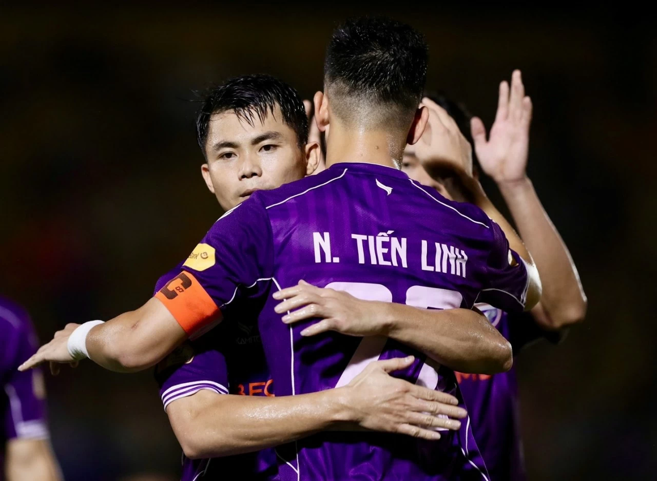 Tiến Linh, Công Phượng thi nhau lập cú đúp Tiến Linh, Công Phượng thi nhau lập cú đúp