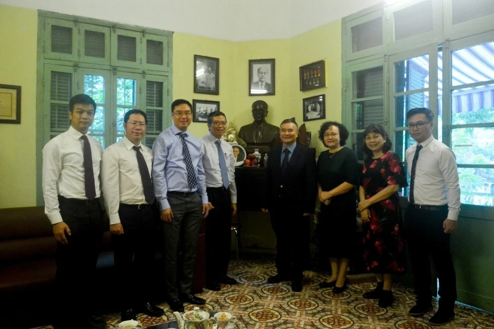 Bộ Ngoại giao tri ân công lao cố Bộ trưởng Hoàng Minh Giám Bộ Ngoại giao tri ân công lao cố Bộ trưởng Hoàng Minh Giám