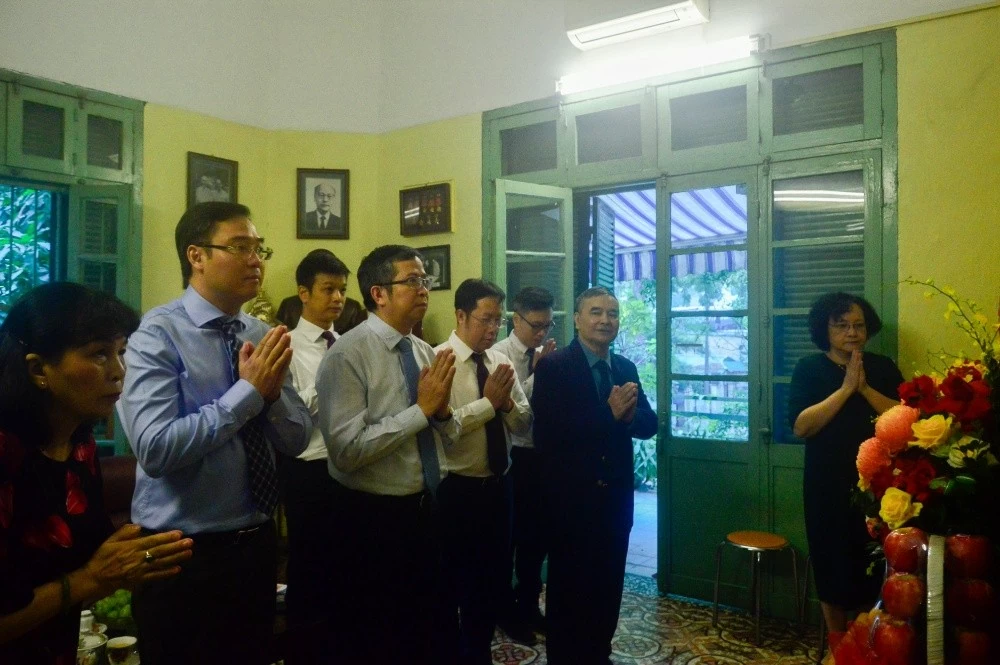 Bộ Ngoại giao tri ân công lao cố Bộ trưởng Hoàng Minh Giám Bộ Ngoại giao tri ân công lao cố Bộ trưởng Hoàng Minh Giám