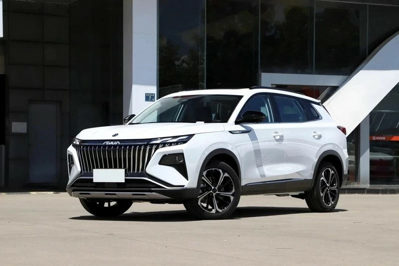 Trang bị của Dongfeng Huge vẫn chưa được hé lộ nhưng nhìn vào thị trường quốc tế, mẫu xe Trung Quốc này sở hữu hàm lượng trang bị tương đối đầy đủ, đủ sức ganh đua với những mẫu xe đang mở bán tại Việt Nam Trang bị của Dongfeng Huge vẫn chưa được hé lộ nhưng nhìn vào thị trường quốc tế, mẫu xe Trung Quốc này sở hữu hàm lượng trang bị tương đối đầy đủ, đủ sức ganh đua với những mẫu xe đang mở bán tại Việt Nam