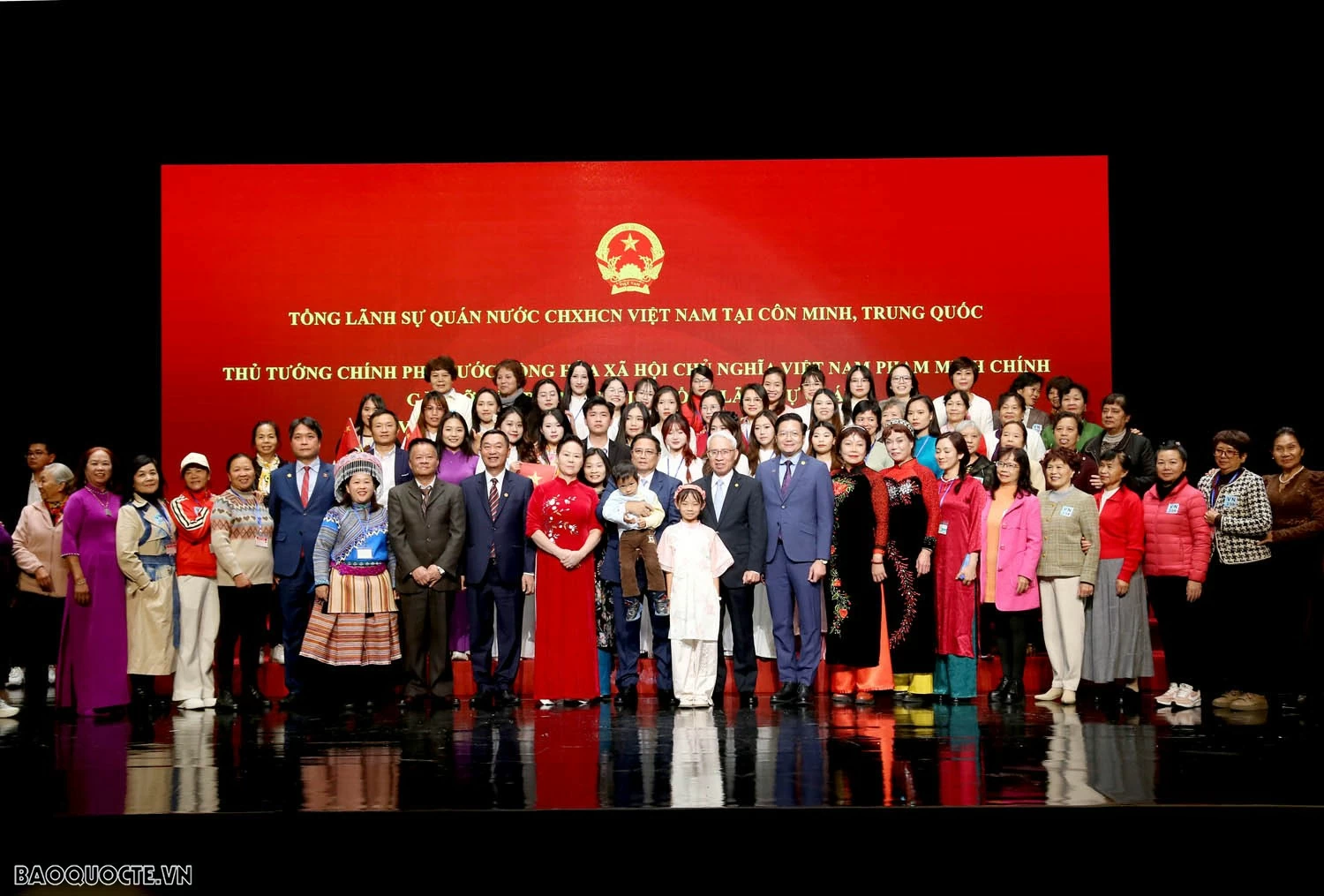 Thủ tướng Phạm Minh Chính gặp gỡ cộng đồng người Việt và dự Lễ hội Văn hoá – Du lịch Việt Nam tại Côn Minh, tỉnh Vân Nam, Trung Quốc. Thủ tướng Phạm Minh Chính gặp gỡ cộng đồng người Việt và dự Lễ hội Văn hoá - Du lịch Việt Nam tại Côn Minh, Vân Nam, Trung Quốc