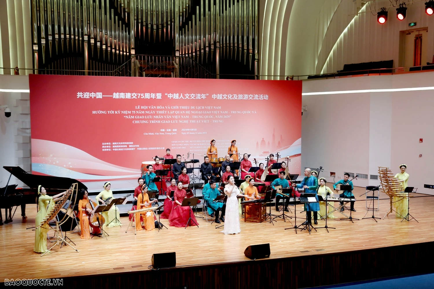 Thủ tướng Phạm Minh Chính gặp gỡ cộng đồng người Việt và dự Lễ hội Văn hoá – Du lịch Việt Nam tại Côn Minh, tỉnh Vân Nam, Trung Quốc. Thủ tướng Phạm Minh Chính gặp gỡ cộng đồng người Việt và dự Lễ hội Văn hoá - Du lịch Việt Nam tại Côn Minh, Vân Nam, Trung Quốc