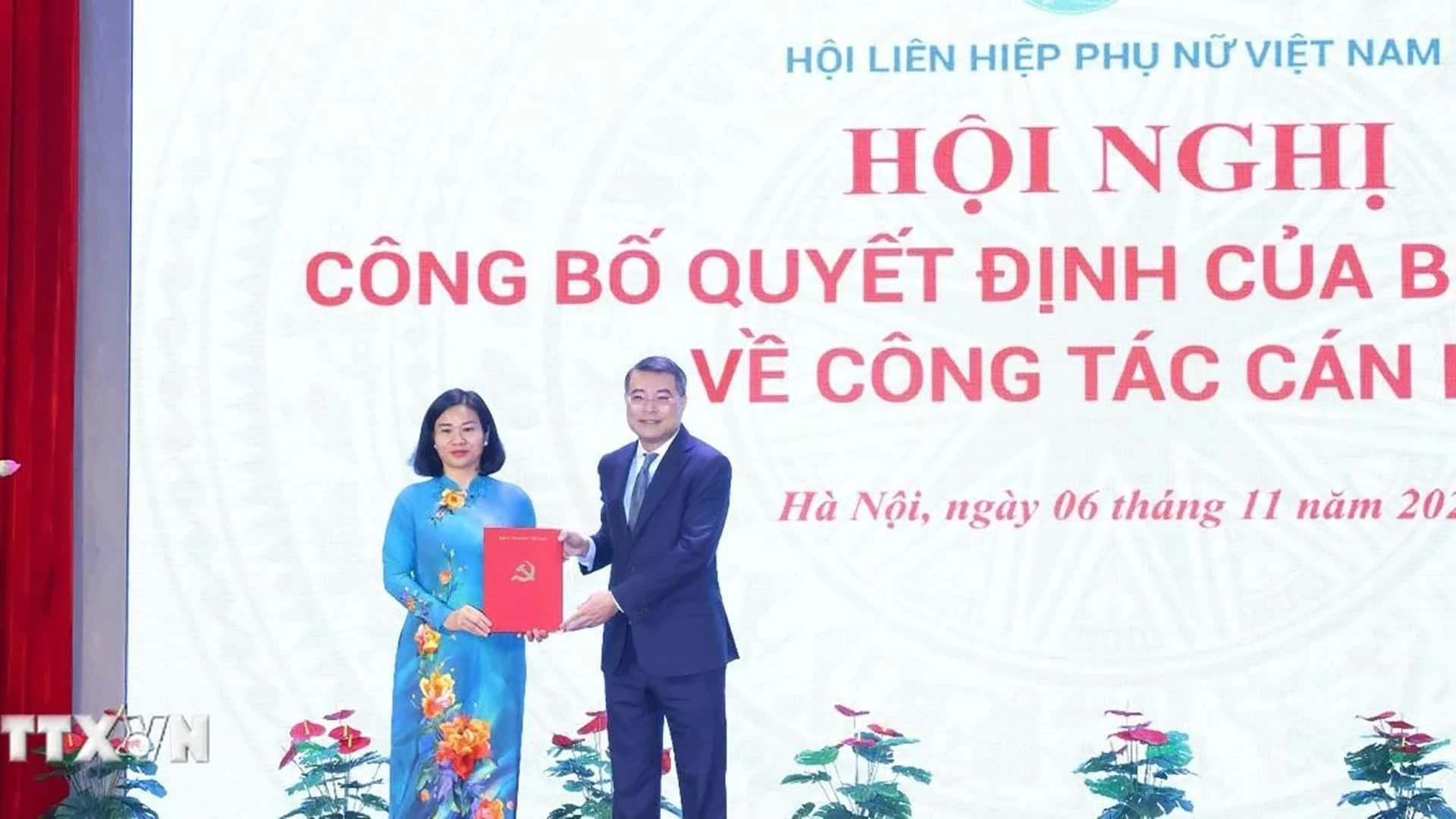 Bà Nguyễn Thị Tuyến được bầu giữ chức Chủ tịch Hội Liên hiệp Phụ nữ Việt Nam Bà Nguyễn Thị Tuyến được bầu giữ chức Chủ tịch Hội Liên hiệp Phụ nữ Việt Nam