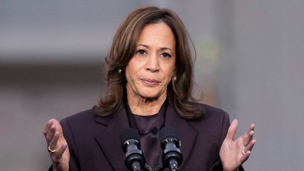 Bà Kamala Harris phát biểu: Hôm nay trái tim tôi tràn đầy... mọi chuyện rồi sẽ ổn thôi và đừng bao giờ bỏ cuộc!