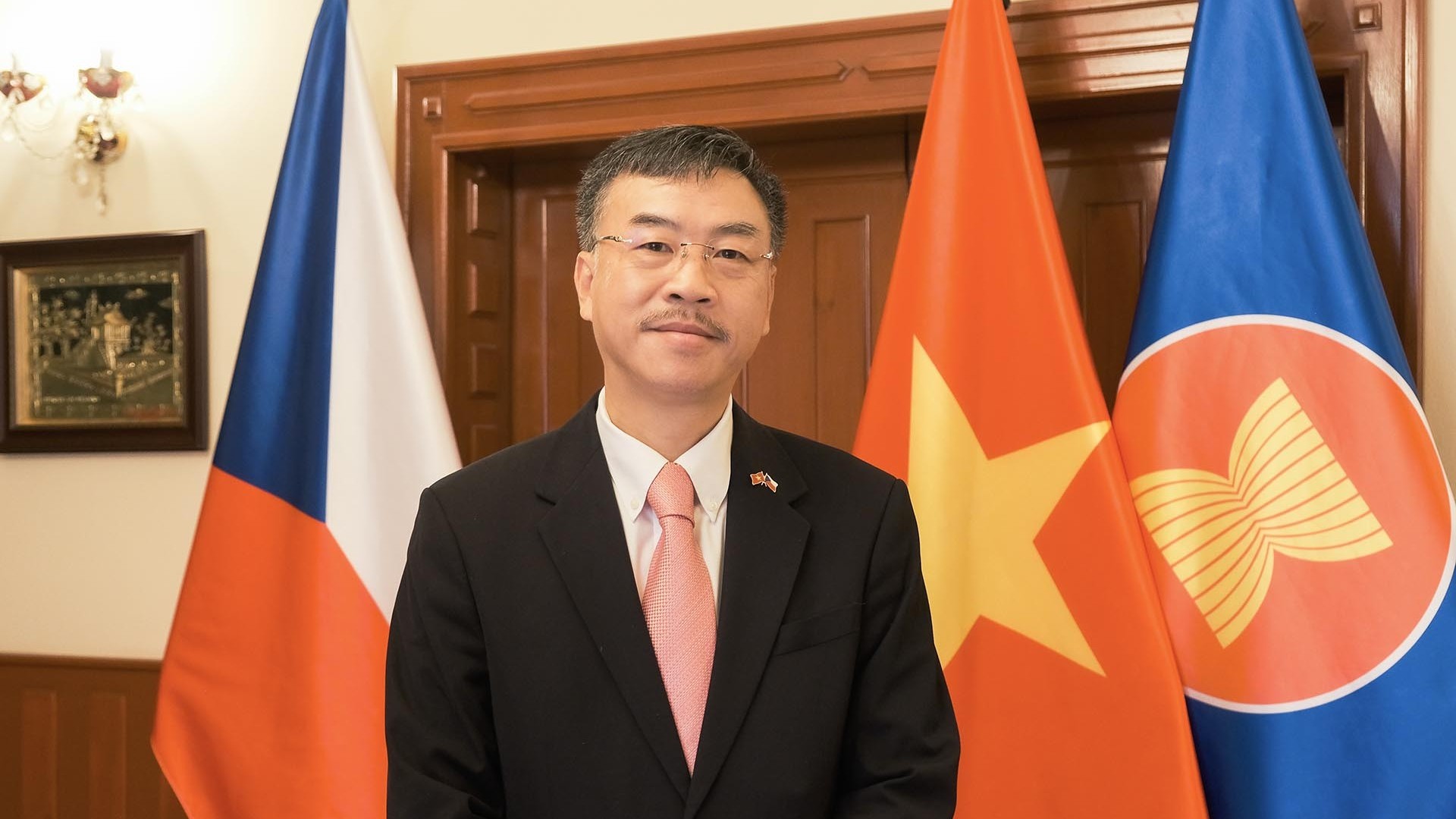 dai su duong hoai nam tam cao moi co hoi moi cho quan he viet nam cong hoa czech