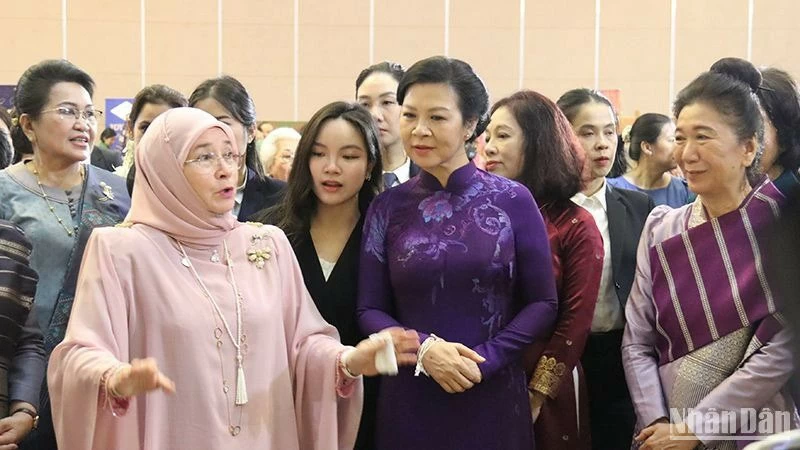 Phu nhân Tổng Bí thư Tô Lâm thăm Lào và dự Hội thảo Dệt may truyền thống ASEAN lần thứ 9 Phu nhân Tổng Bí thư Tô Lâm thăm Lào và dự Hội thảo Dệt may truyền thống ASEAN lần thứ 9