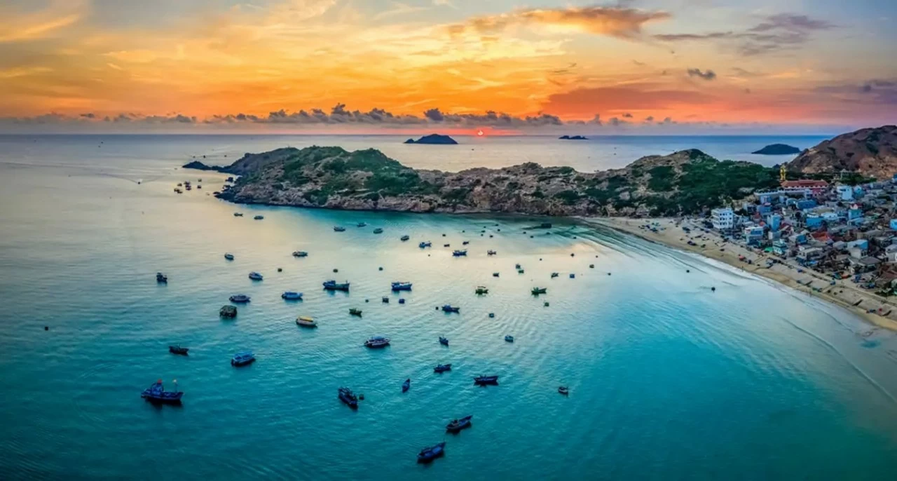 Vài năm trở lại đây, Quy Nhơn là điểm đến hấp dẫn bởi phong cảnh thiên nhiên hoang sơ, dịch vụ lưu trú thuận tiện… Đặc biệt, ẩm thực ở Quy Nhơn cũng có nét đặc trưng riêng mà du khách nhất định phải thử khi đặt chân đến.