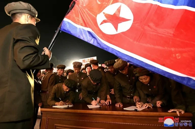 Tổng thống Hàn Quốc úp mở khả năng cấp vũ khí cho Ukraine, tìm đến NATO bàn về Triều Tiên, nói gì với ông Trump? Tổng thống Hàn Quốc úp mở khả năng cấp vũ khí cho Ukraine, tìm đến NATO bàn về Triều Tiên, nói gì với ông Trump?