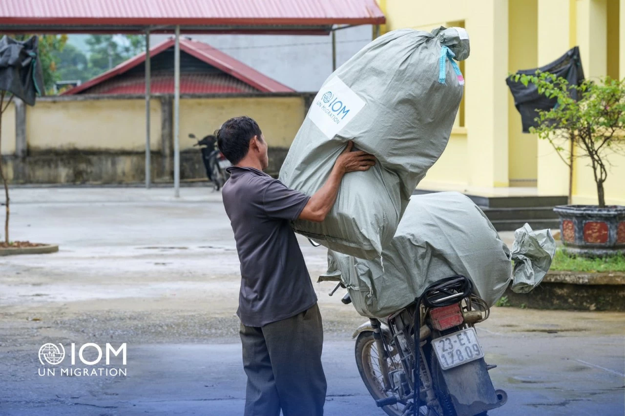 Hàn Quốc hỗ trợ khẩn cấp 1 triệu USD cho IOM tại Việt Nam để khắc phục hậu quả bão Yagi Hàn Quốc hỗ trợ khẩn cấp 1 triệu USD cho IOM tại Việt Nam để khắc phục hậu quả bão Yagi