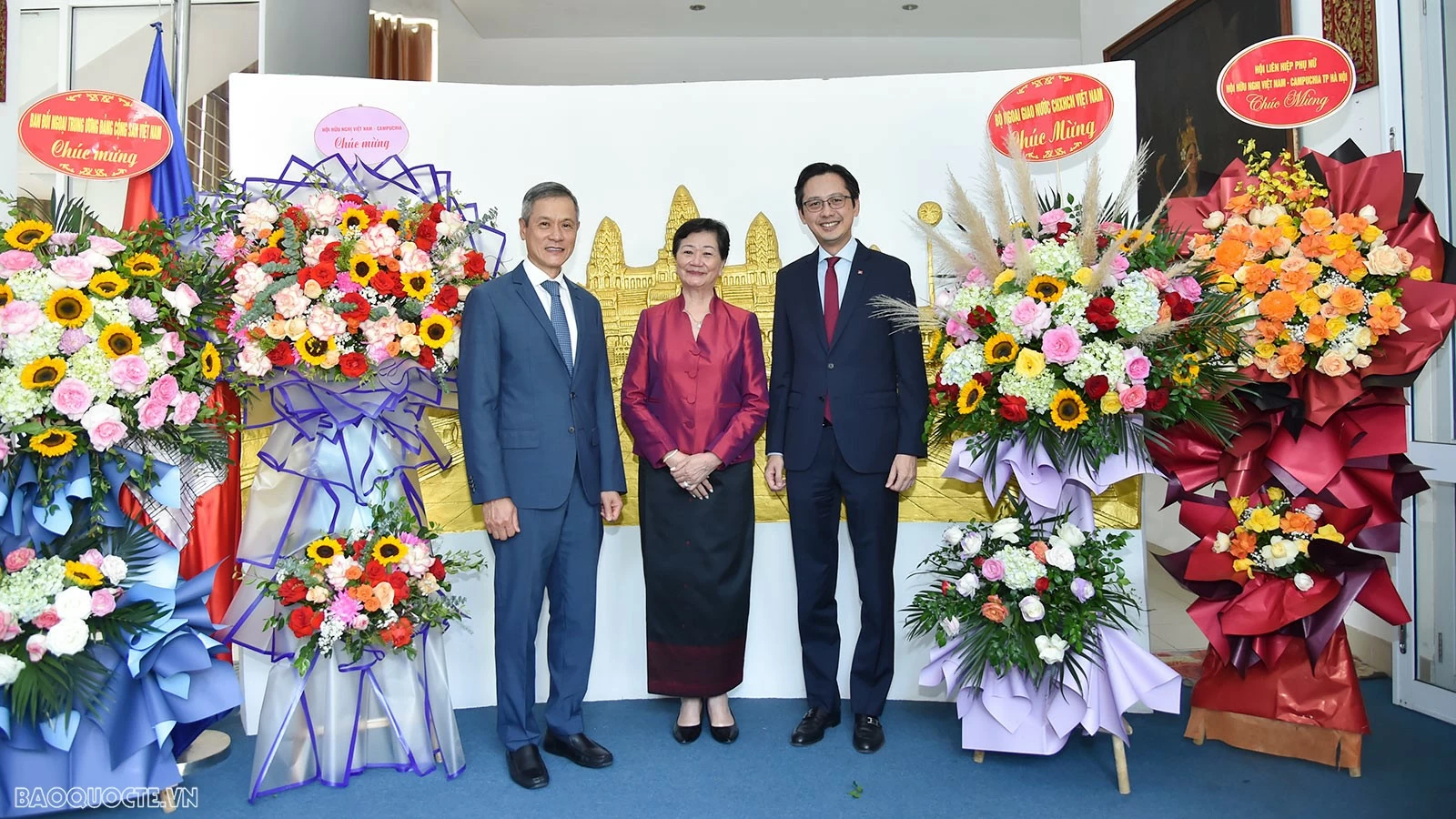 Lãnh đạo Bộ Ngoại giao chúc mừng Quốc khánh Vương quốc Campuchia Lãnh đạo Bộ Ngoại giao chúc mừng Quốc khánh Vương quốc Campuchia