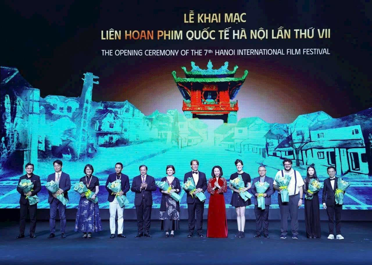 Nghệ sĩ Việt Nam và quốc tế khai tiệc điện ảnh tại Hà Nội Nghệ sĩ Việt Nam và quốc tế 'khai tiệc' điện ảnh tại Hà Nội