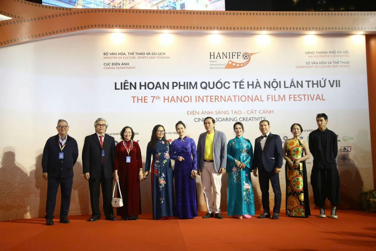 Nghệ sĩ Việt Nam và quốc tế khai tiệc điện ảnh tại Hà Nội Nghệ sĩ Việt Nam và quốc tế 'khai tiệc' điện ảnh tại Hà Nội