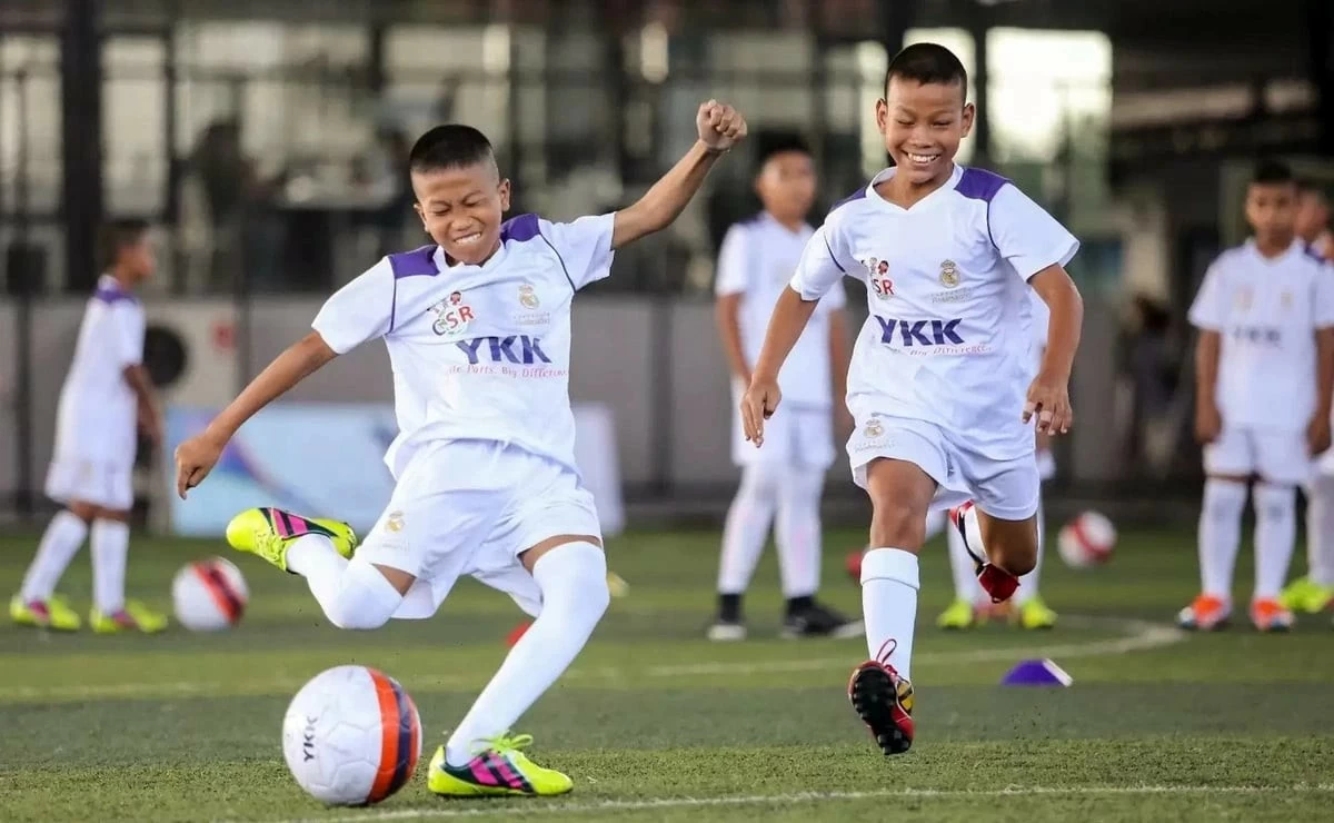 Real Madrid trao cơ hội cho trẻ em khó khăn Việt Nam trải nghiệm bóng đá chuyên nghiệp Real Madrid trao cơ hội cho trẻ em khó khăn Việt Nam trải nghiệm bóng đá chuyên nghiệp