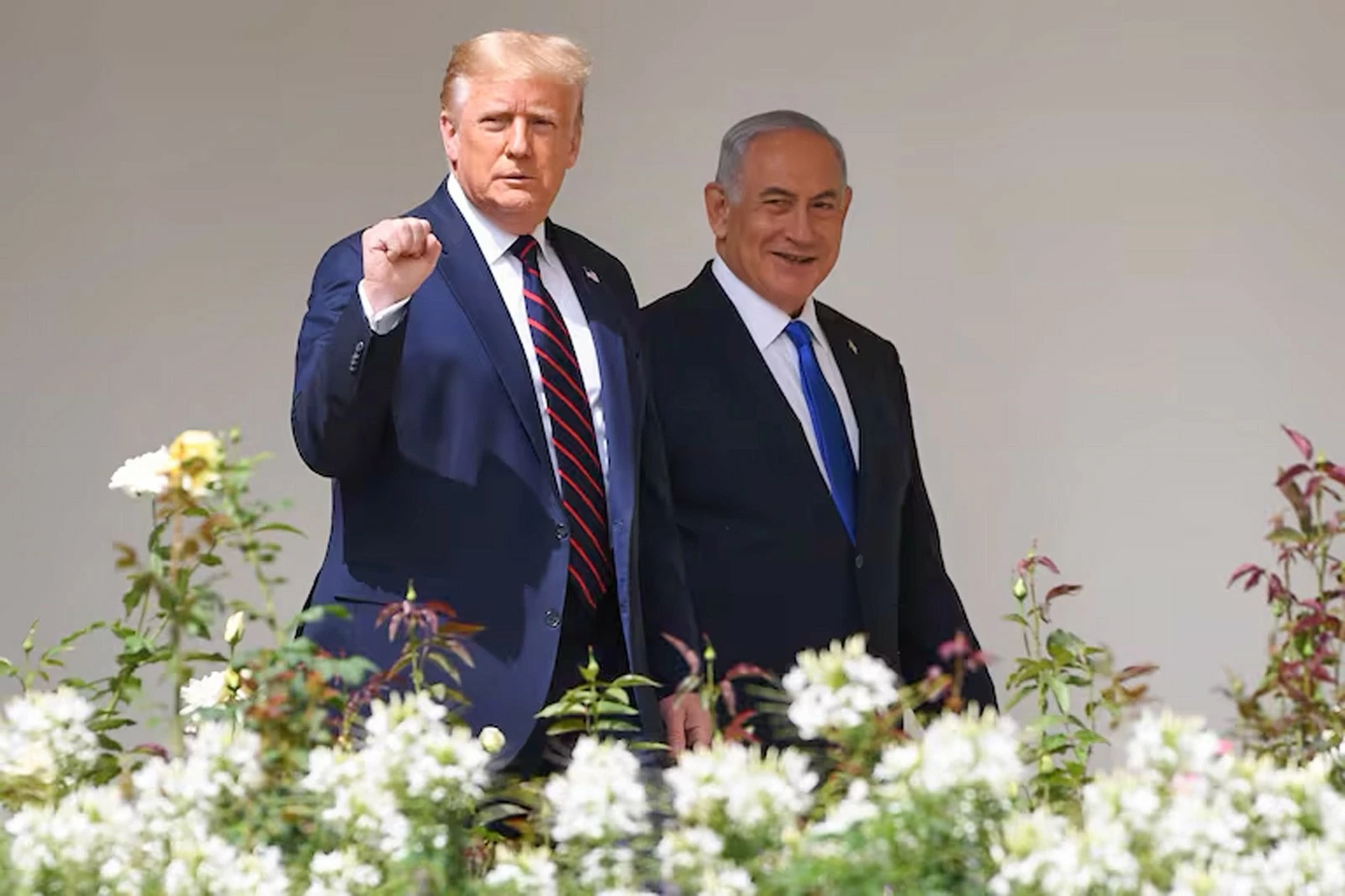 Ông Trump (khi đó là Tổng thống) cùng Thủ tướng Israel Benjamin Netanyahu tại lễ ký Hiệp định Abraham tại Nhà Trắng năm 2020. Ông Trump (khi đó là Tổng thống) cùng Thủ tướng Israel Benjamin Netanyahu tại lễ ký Hiệp định Abraham tại Nhà Trắng năm 2020.