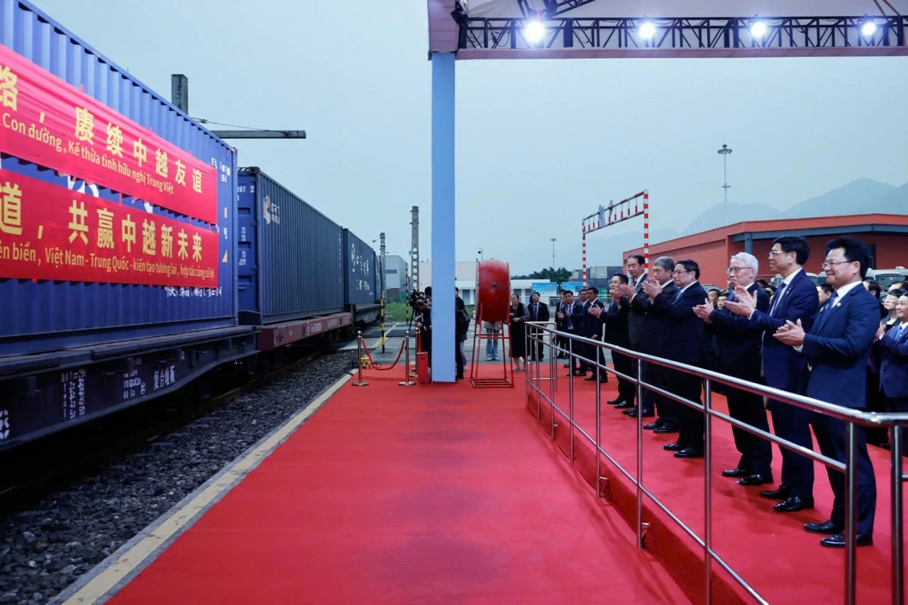 Thủ tướng Chính phủ Phạm Minh Chính thăm Khu di tích lịch sử Hồng Nham và Trung tâm Logistics quốc tế Trùng Khánh Thủ tướng Chính phủ Phạm Minh Chính thăm Khu di tích lịch sử Hồng Nham và Trung tâm Logistics quốc tế Trùng Khánh