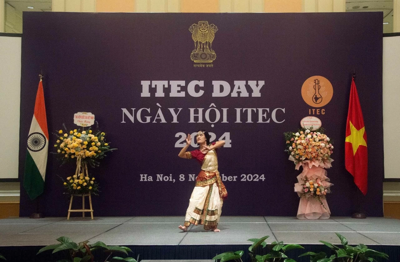 Thắp sáng hợp tác Việt Nam-Ấn Độ, kết nối tri thức và tình hữu nghị Thắp sáng hợp tác Việt Nam-Ấn Độ, kết nối tri thức và tình hữu nghị