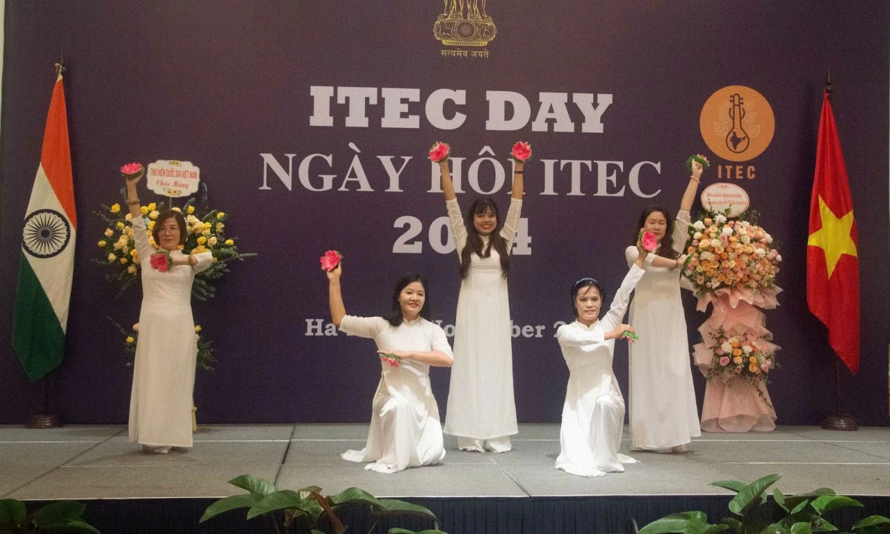Thắp sáng hợp tác Việt Nam-Ấn Độ, kết nối tri thức và tình hữu nghị Thắp sáng hợp tác Việt Nam-Ấn Độ, kết nối tri thức và tình hữu nghị
