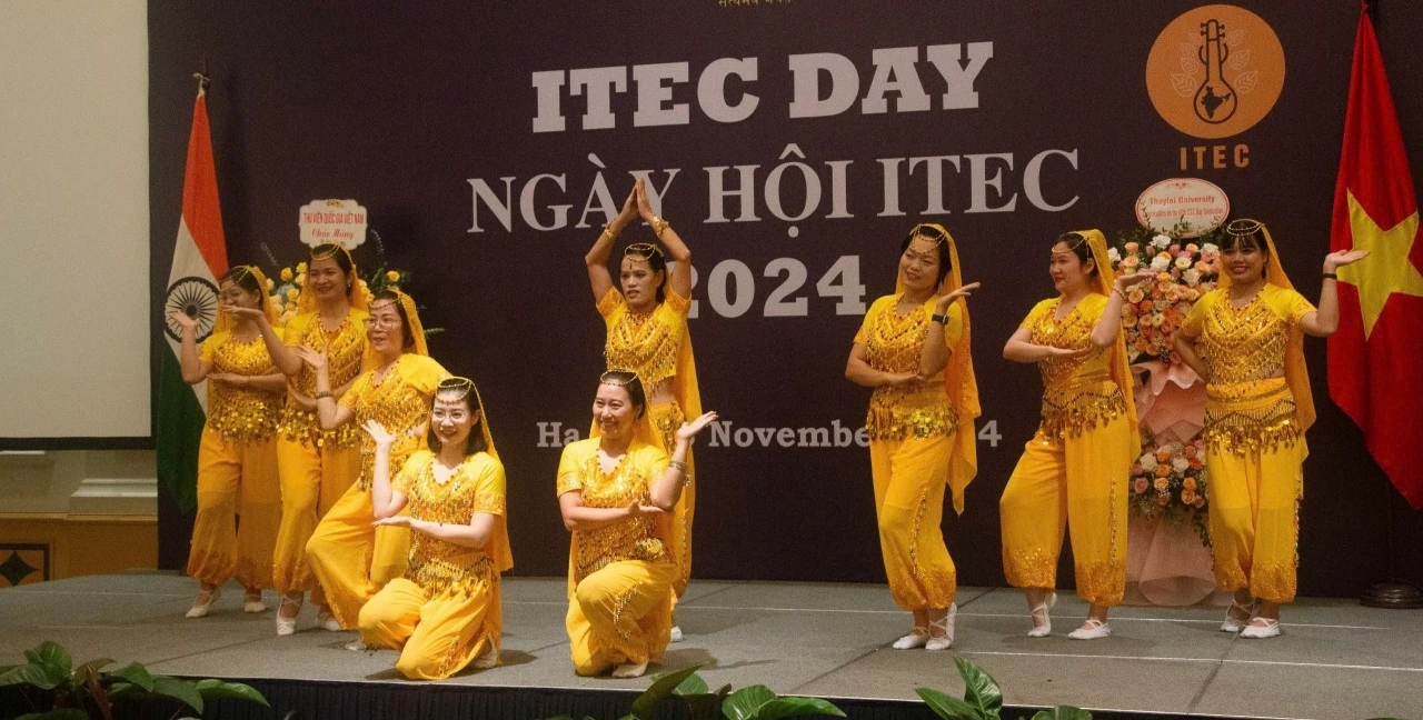 Thắp sáng hợp tác Việt Nam-Ấn Độ, kết nối tri thức và tình hữu nghị Thắp sáng hợp tác Việt Nam-Ấn Độ, kết nối tri thức và tình hữu nghị