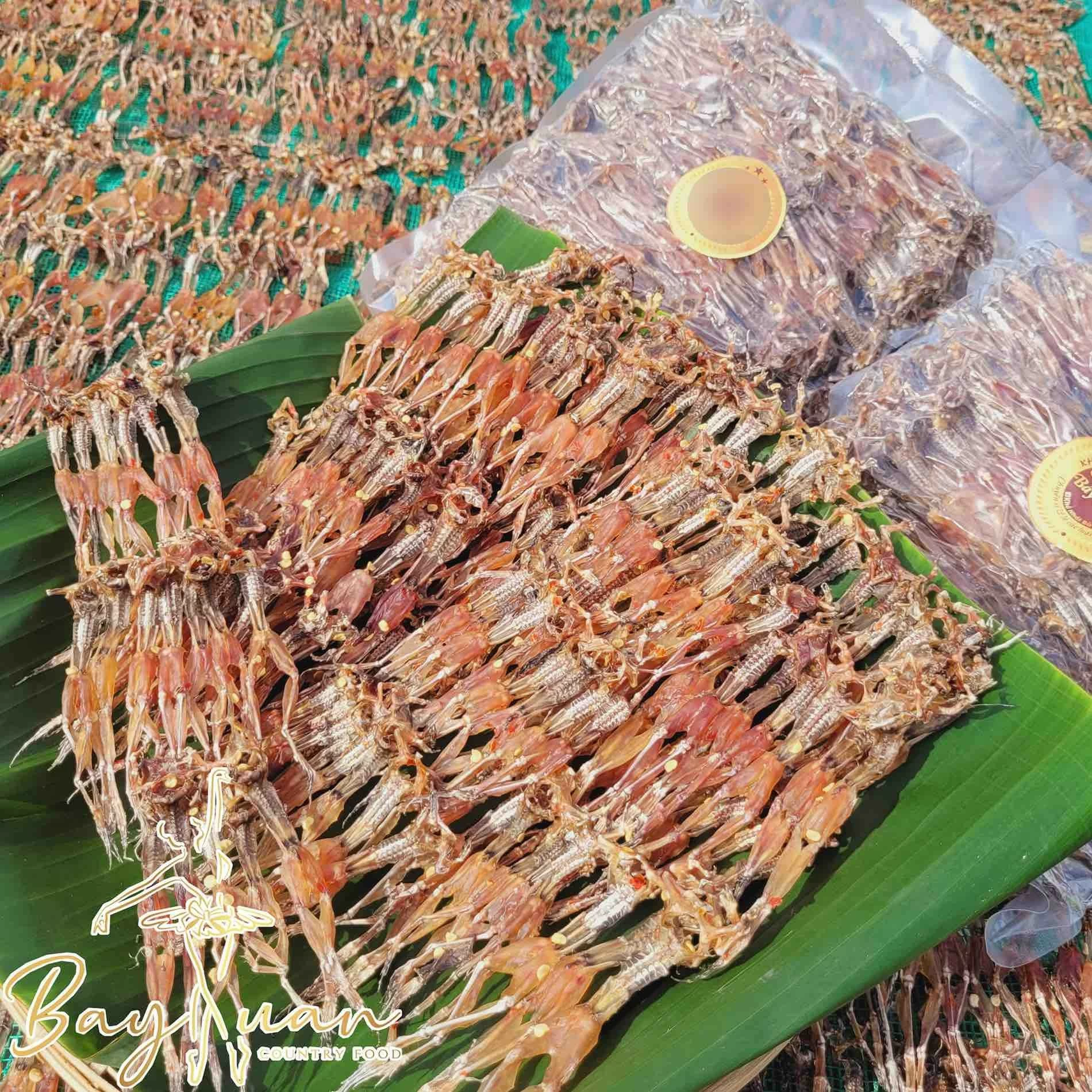 Món khô nhái có phần chân dài thẳng tắp, hình dáng như vũ công nên được ví von là Đến An Giang, thưởng thức món ‘vũ nữ chân dài’