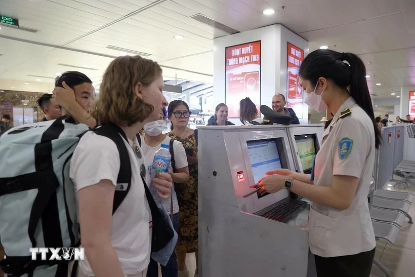 Luật Quản lý Thuế số 38/2019/QH14 đã quy định rõ về các trường hợp bị tạm hoãn xuất cảnh đã ược quy định tại khoản 1 Điều 66 và khoản 7 Điều 124. (Ảnh: TTXVN) Luật Quản lý Thuế số 38/2019/QH14 đã quy định rõ về các trường hợp bị tạm hoãn xuất cảnh đã ược quy định tại khoản 1 Điều 66 và khoản 7 Điều 124. (Ảnh: TTXVN)