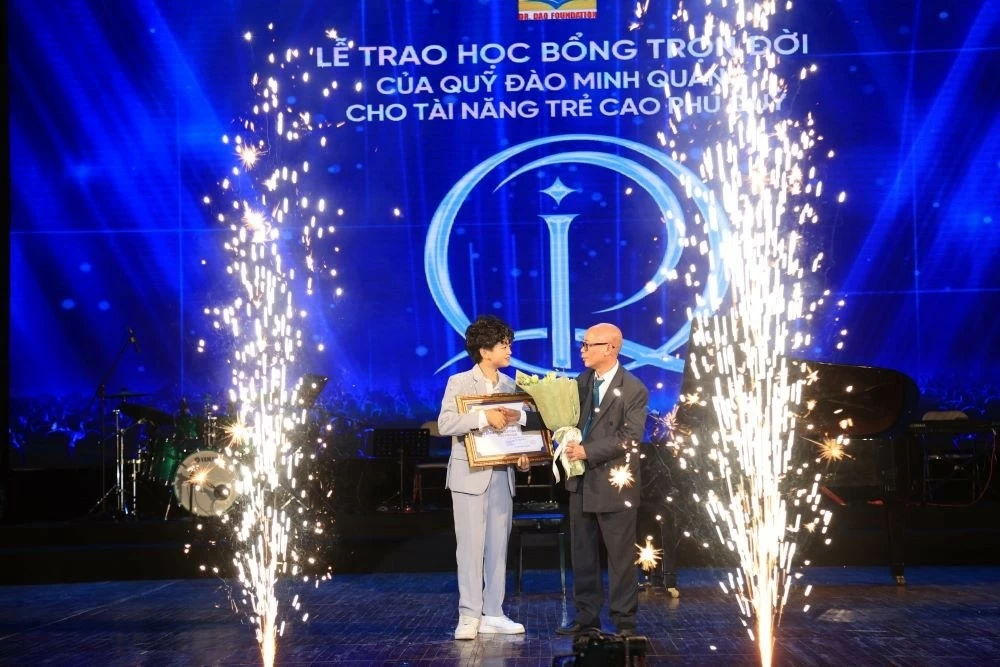 Quỹ từ thiện Đức Đào Minh Quang lần đầu trao học bổng trọn đời cho tài năng trẻ Việt Quỹ từ thiện Đức Đào Minh Quang lần đầu trao học bổng trọn đời cho tài năng trẻ Việt