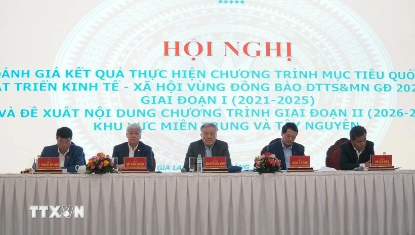 Ủy viên Bộ Chính trị, Bí thư Trung ương Đảng, Phó Thủ tướng Thường trực Nguyễn Hòa Bình, Trưởng ban Chỉ đạo Trung ương các Chương trình mục tiêu quốc gia giai đoạn 2021-2025 phát biểu tại Hội nghi. (Ảnh: Hoài Nam/TTXVN) Ủy viên Bộ Chính trị, Bí thư Trung ương Đảng, Phó Thủ tướng Thường trực Nguyễn Hòa Bình, Trưởng ban Chỉ đạo Trung ương các Chương trình mục tiêu quốc gia giai đoạn 2021-2025 phát biểu tại Hội nghi. (Ảnh: Hoài Nam/TTXVN)