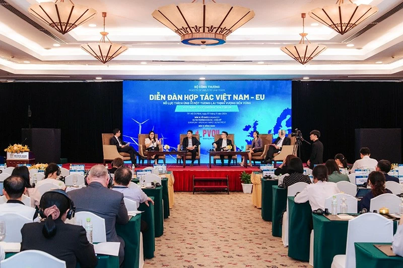 Phiên Tọa đàm tại Diễn đàn Hợp tác Việt Nam - EU. Phiên Tọa đàm tại Diễn đàn Hợp tác Việt Nam - EU.